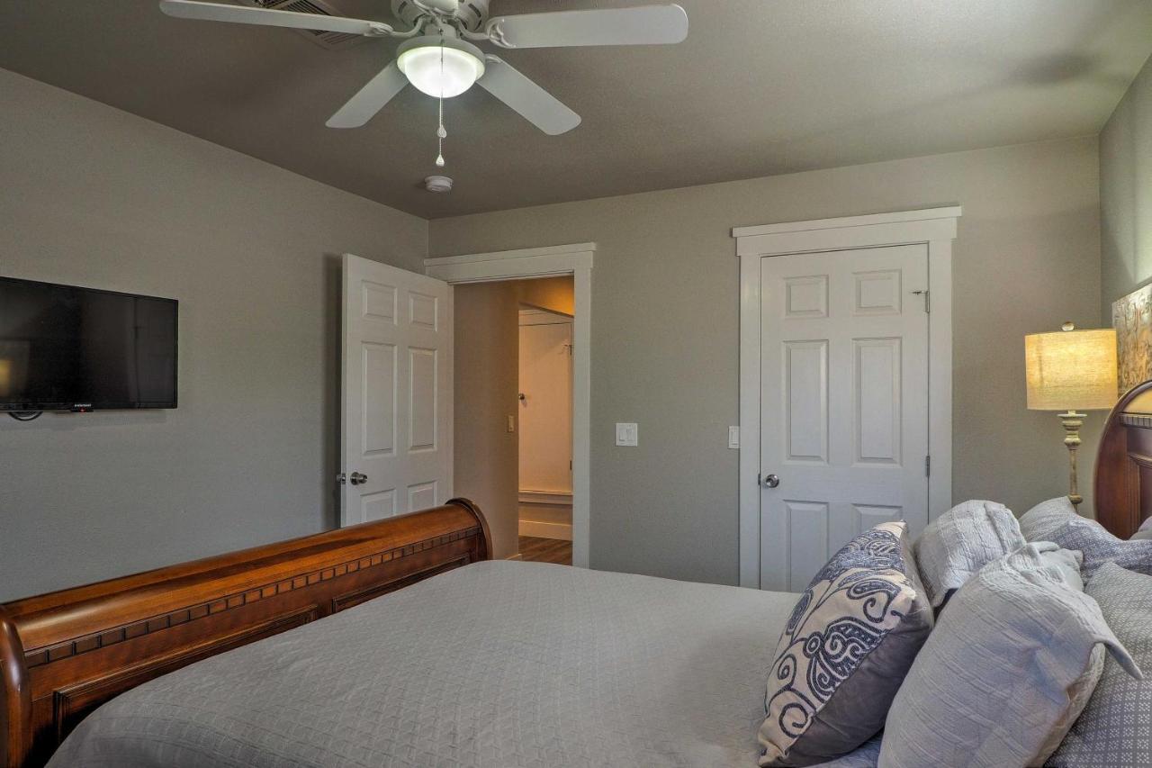 Cozy Home Blocks To Georgetown Square And Su! Exterior photo