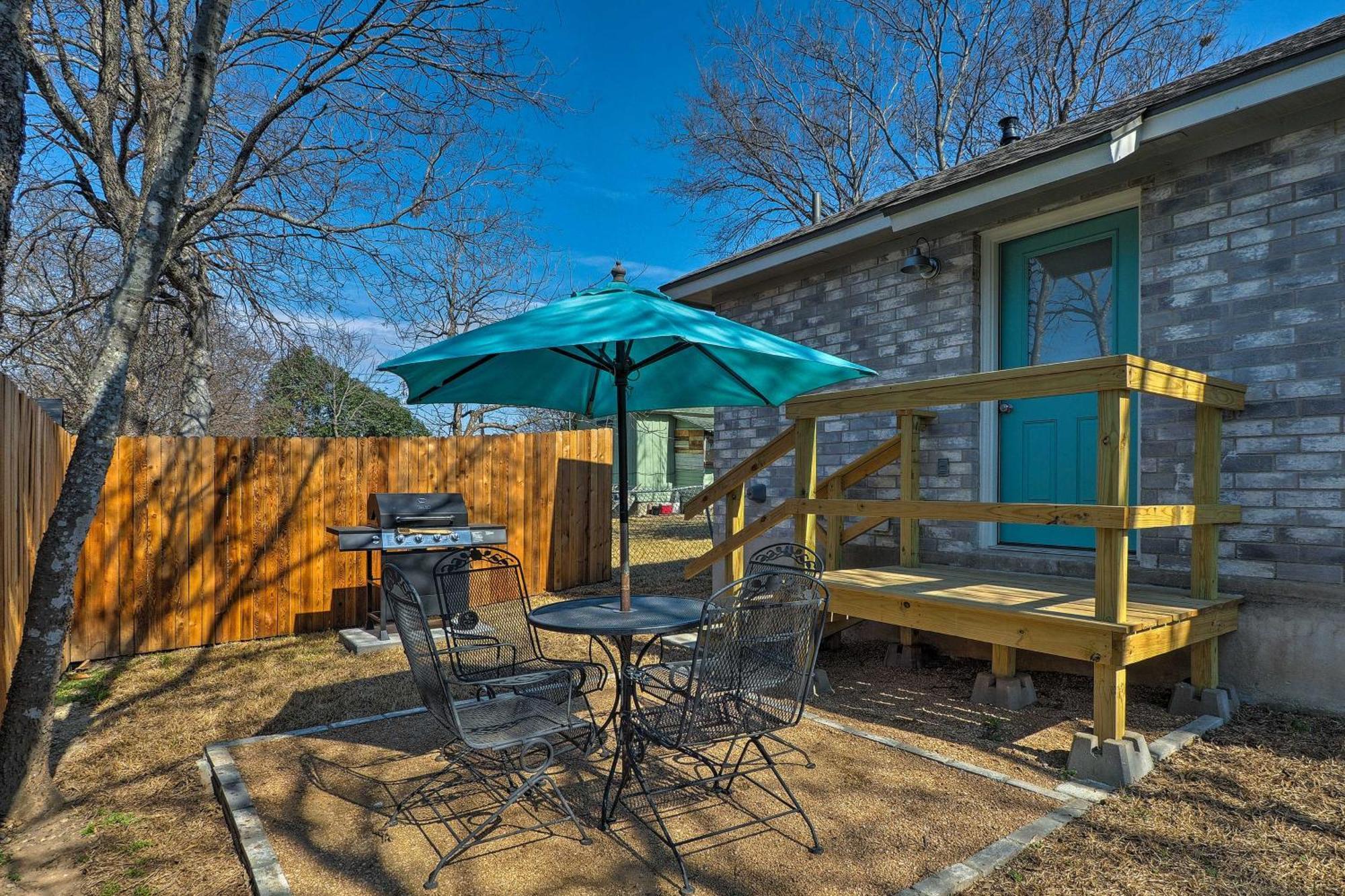 Cozy Home Blocks To Georgetown Square And Su! Exterior photo