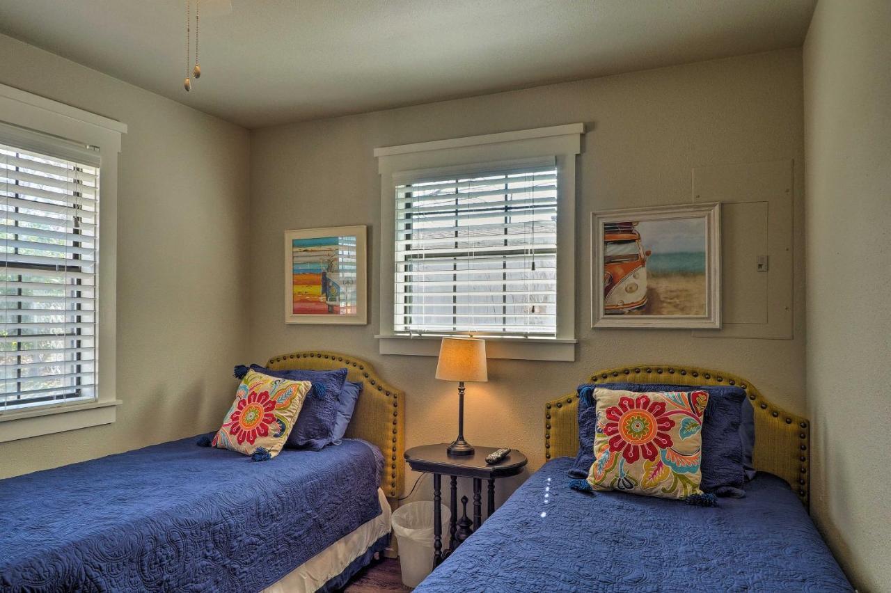 Cozy Home Blocks To Georgetown Square And Su! Exterior photo