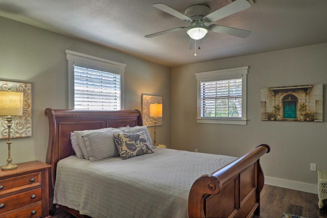 Cozy Home Blocks To Georgetown Square And Su! Exterior photo
